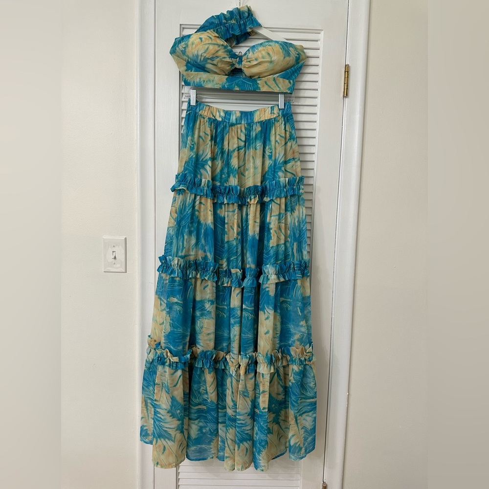Stunning Floral set (maxi skirt + cropped)